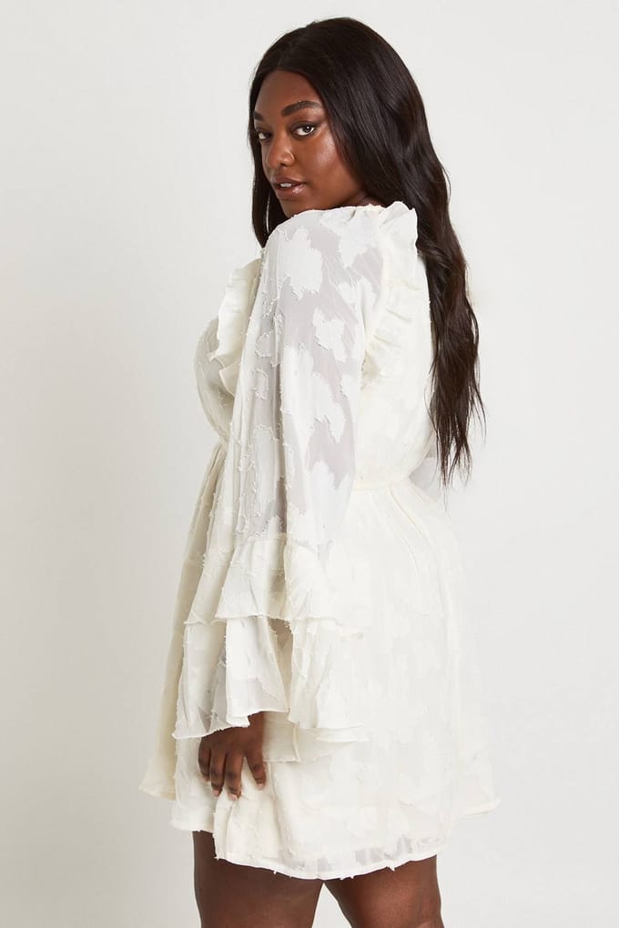 boohoo Dames Plus Burnout bloemenprint met ruches smockjurk | Ivory | Maat: 16