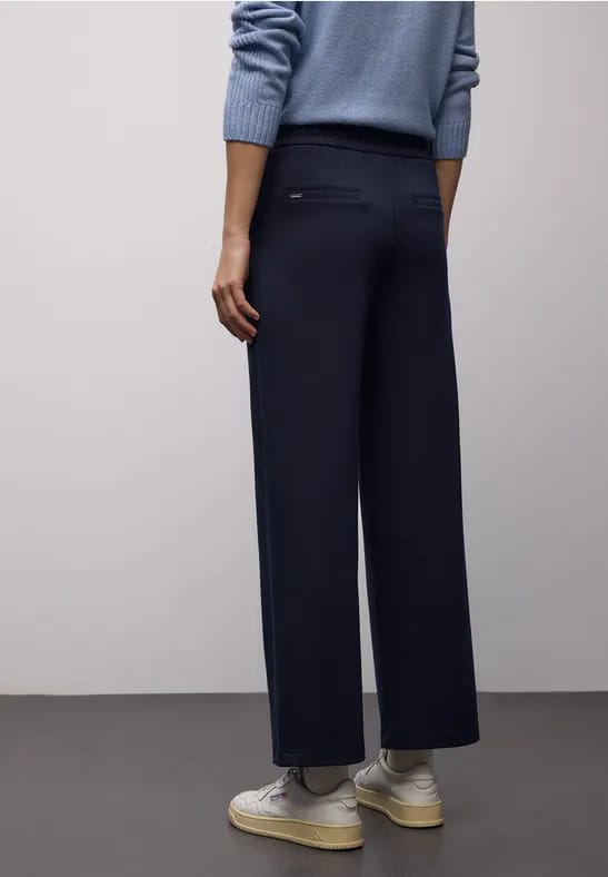 Broek met rechte pijpen en tape
