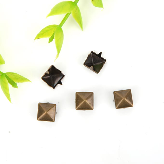 400 Sets 4MM-7MM DIY Leerbewerking Spike Klinknagels Vierkante Spike Sierspijkers Tassen Schoenen Riem AccessoiresBrons 5MM goud