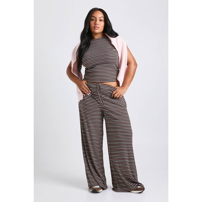 boohoo Dames Plus gestreepte mid-rise wijde broek | Chocoladebruin | Maat: 44