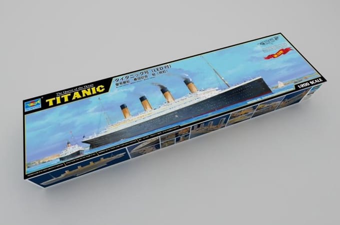 Trumpeter Modelbouwpakket Schepen - 03719 Titanic with LED lights Plastic - 1:200 - Modelbouw