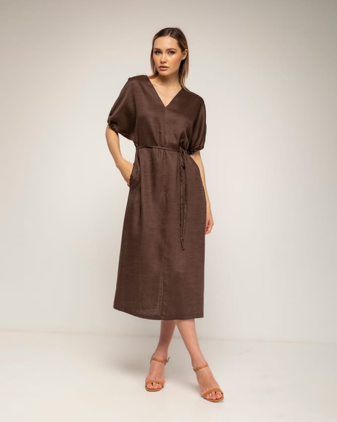 Oversized jurk met gerimpelde mouwen, V-hals en een losse ceintuur