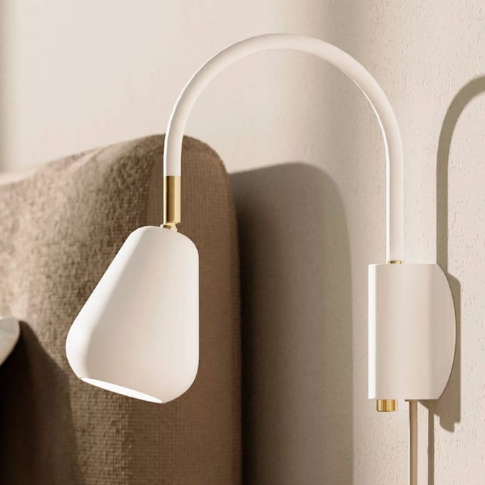Nuura Aps Nuura wandspot Anoli, wit/goud, metaal, GU10, stekker