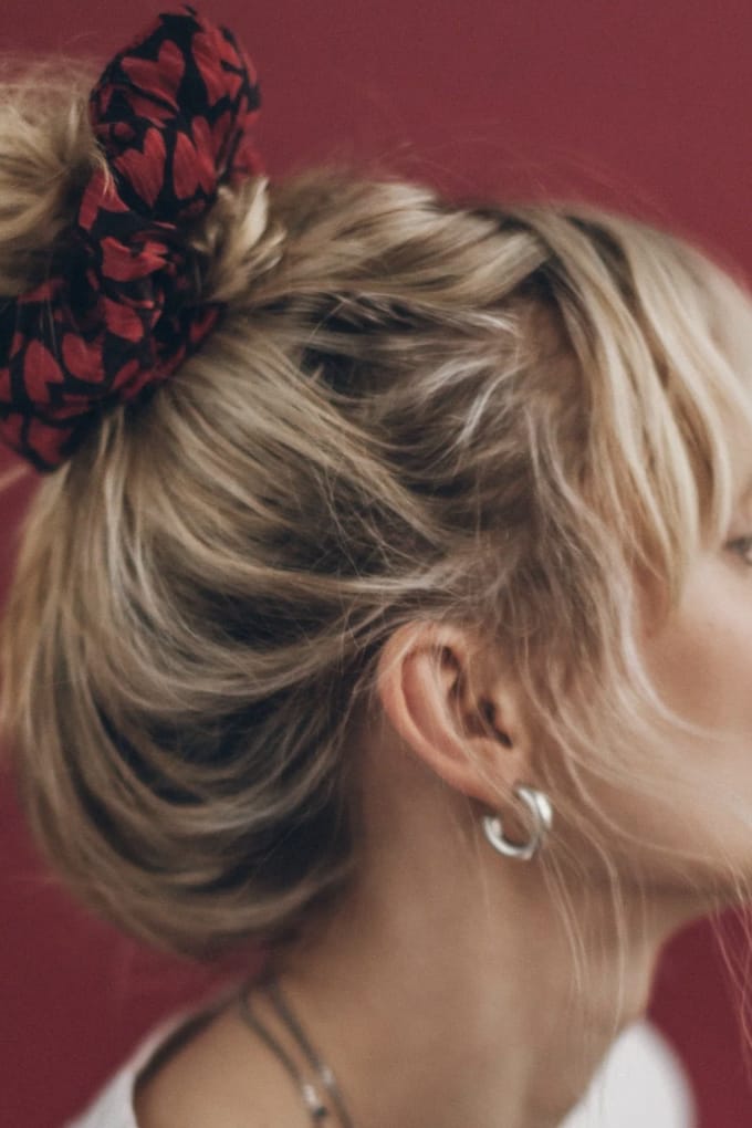 Mikuta The Red Hearts Crinkle Scrunchie Red Taglia: OS | Accessori per Capelli Outlet | Donna | Rosso
