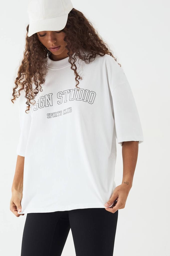 Dames DSGN Studio Sports Club Heavyweight Oversized T-Shirt | Wit | Maat: Medium