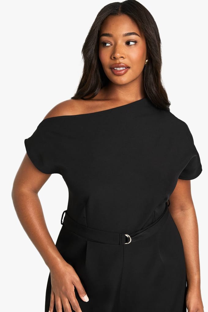 boohoo Dames PLUS asymmetrische jumpsuit met ceintuur | Black | Maat: 26