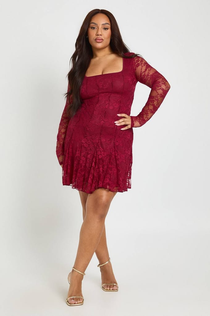 boohoo Dames Plus Kanten Godet Skater Mini Jurk | Burgundy | Maat: 24