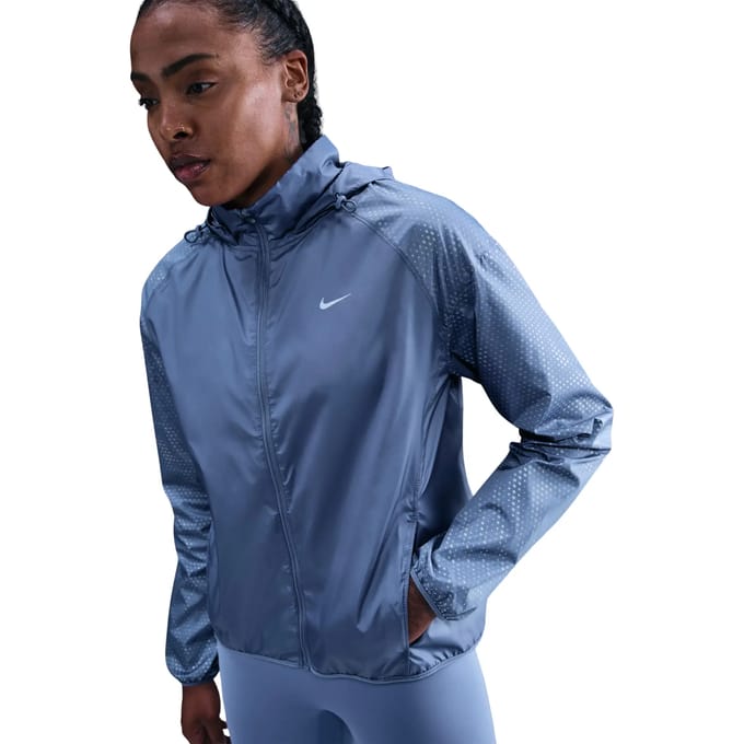 Nike tempo flash repel hardloopjack in de kleur blauw.