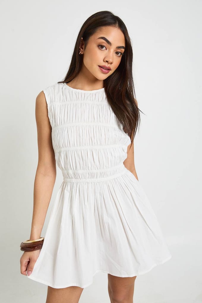 boohoo Dames Katoenen Poplin Mini-jurk Met Shirring | Wit | Maat: 38