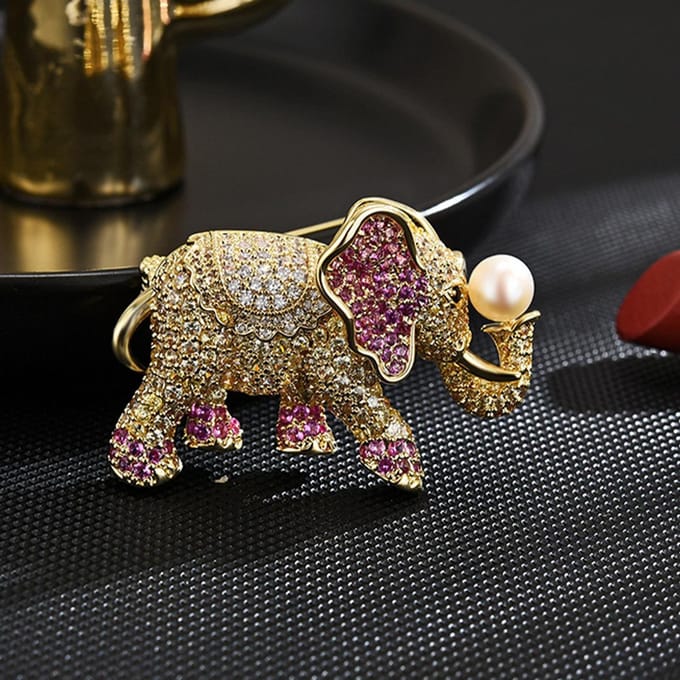 Broche Éléphant Rétro Luxueuse Mignonne pour Femme Accessoires de Costume Tendance et Personnalisés brown
