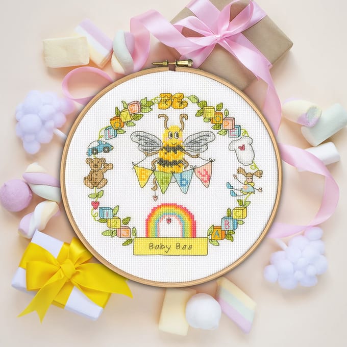 Bothy Threads Eleanor Teasdale Baby Bee borduurpakket incl. borduurring