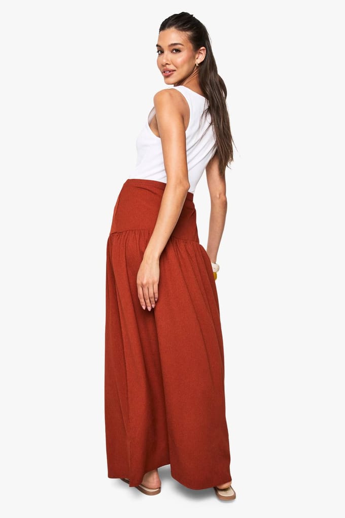 boohoo Dames Getextureerde gespleten voorzijde gelaagde maxirok | Rust | Maat: 8