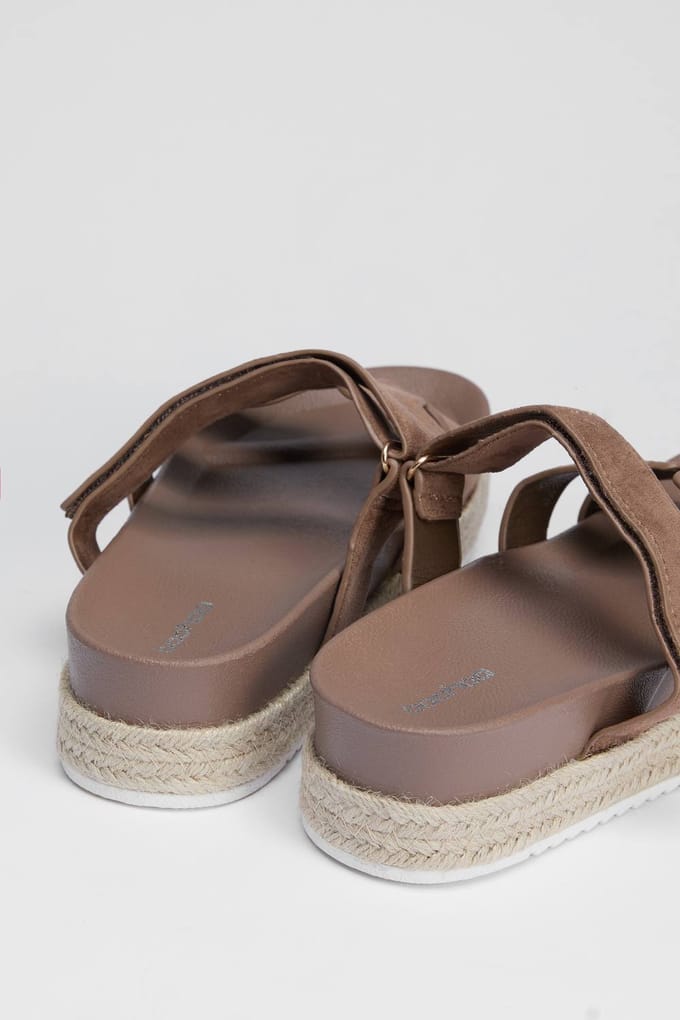 boohoo Dames Uitgesneden Dubbele Band Platform Slippers | Taupe | Maat: 41