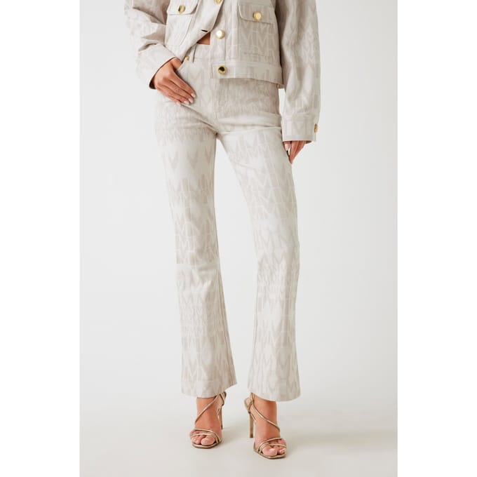 GUESS Sarah Denim Flared P Monogram Off White Größe: W28L34 | Ausgestellte Hosen Outlet | Damen | Blau