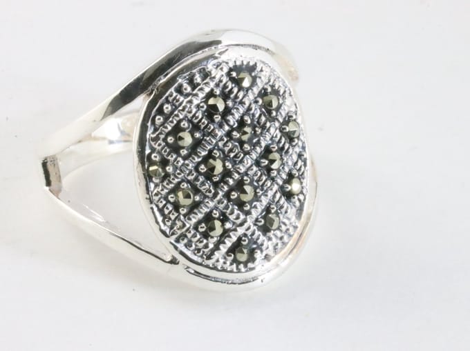 Zware opengewerkte zilveren ring met marcasiet - maat 16