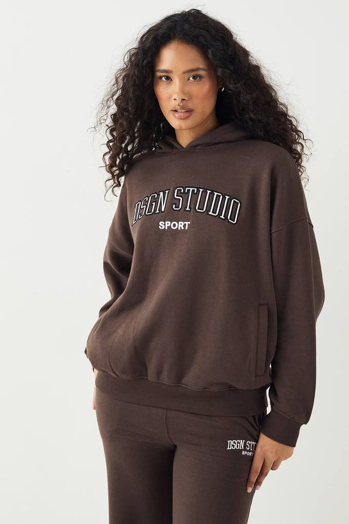 Dames DSGN Studio Collegiate Applique Oversized Hoodie | Espresso | Maat: Medium