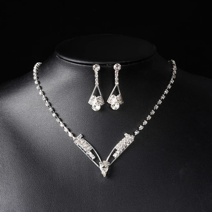 Ensemble élégant de boucles d'oreilles et collier en forme de goutte d'eau avec diamants, ensemble de bijoux de mariée classique en deux pièces argenté