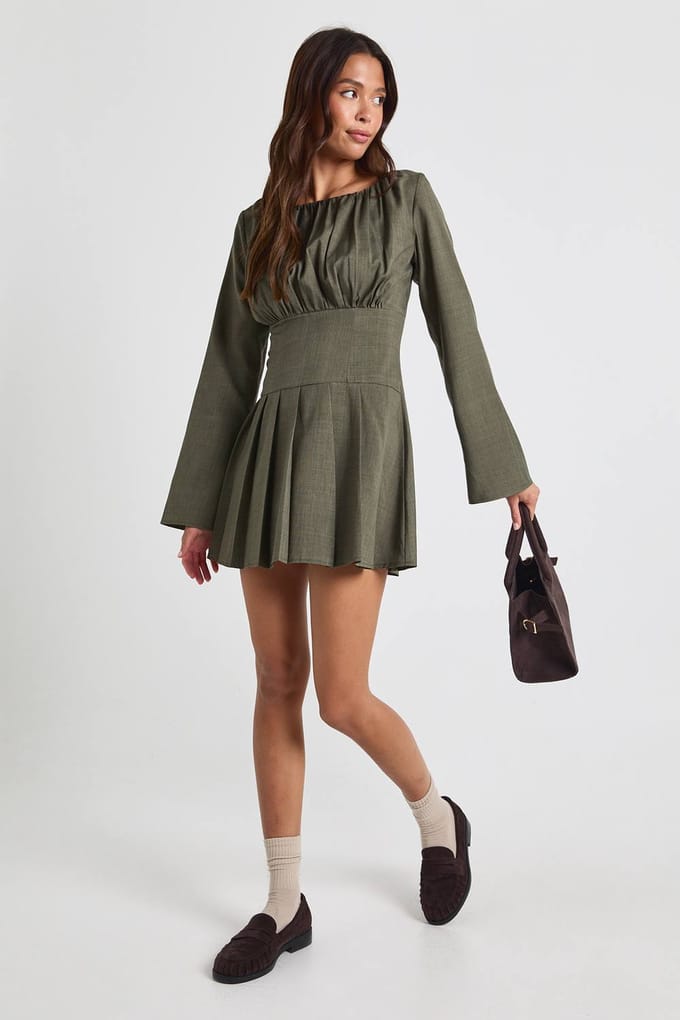 boohoo Dames Gerafelde buste lange mouwen geplooide skaterjurk | Olive | Maat: 8