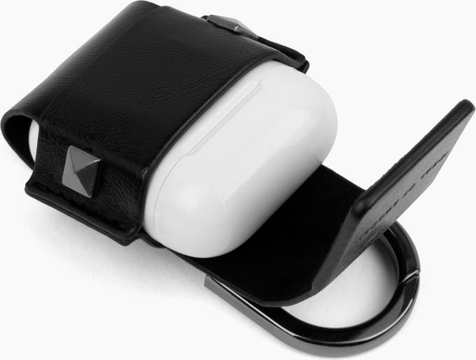 iDeal of Sweden Statement Airpods Case 1st & 2nd Generation Dawn Black Studs