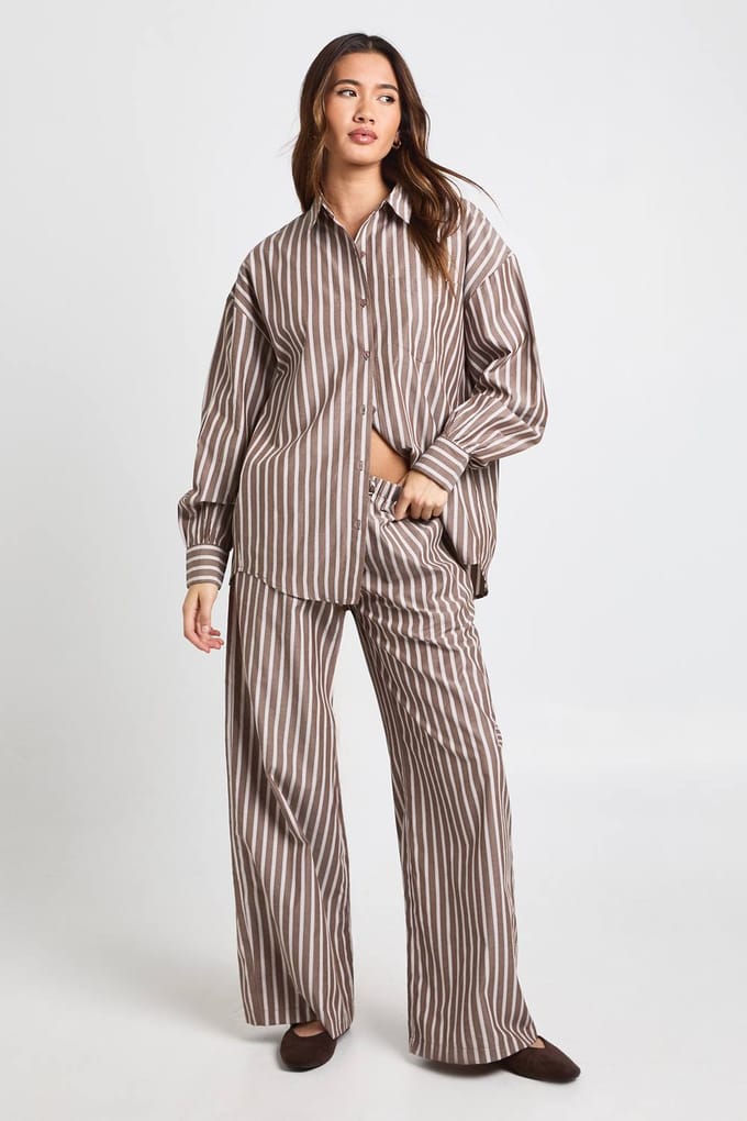boohoo Dames Geweven Gestreepte Broek met Elastische Taille en Wijde Pijpen | Chocoladebruin | Maat: 34