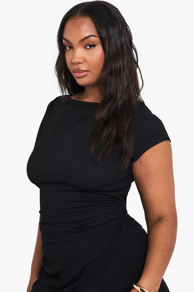 boohoo Dames Plus Rib Cap Sleeve Ruched Mini Jurk | Zwart | Maat: 52