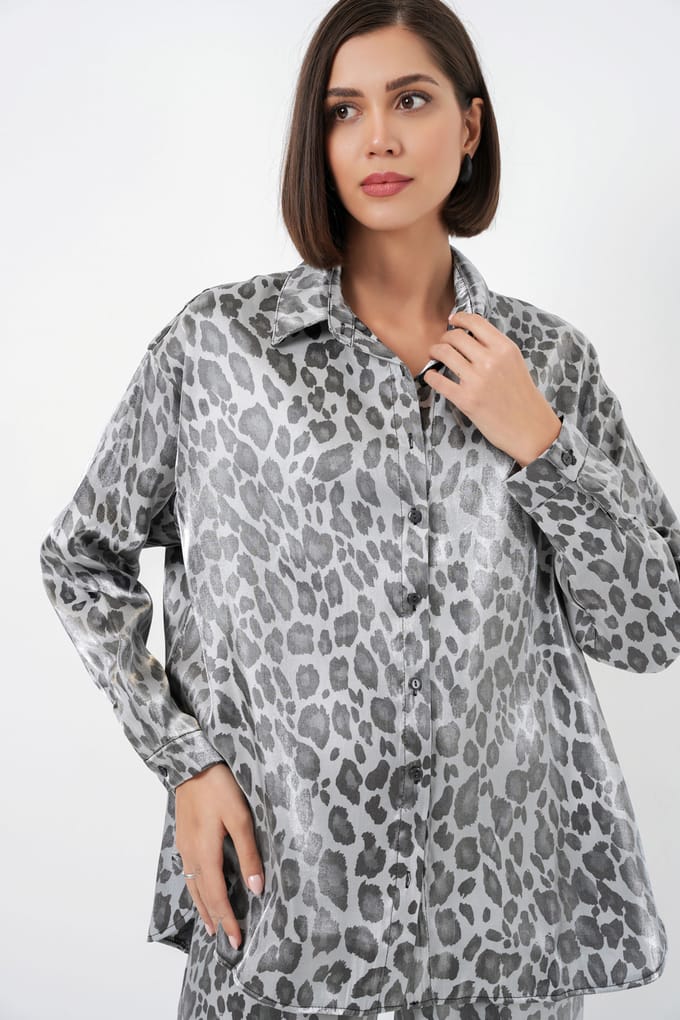 Leopardprint Knopenblouse en Wijde Pantalon Satijnen Twee-Piece Set