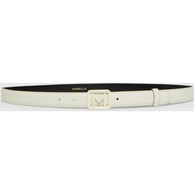 riem met witte vrouwen trui