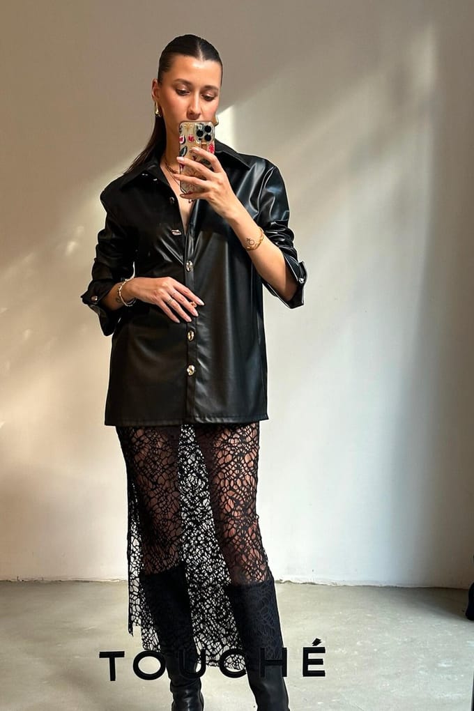 Touché Privé - Blouse van imitatieleer met brede manchetten - Zwart - Dames