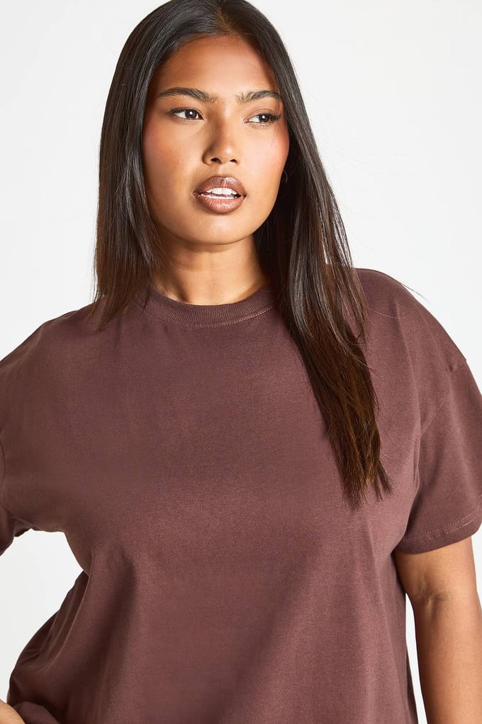 boohoo Dames Plus Oversized T-shirt met korte mouwen | Chocoladebruin | Maat: 44