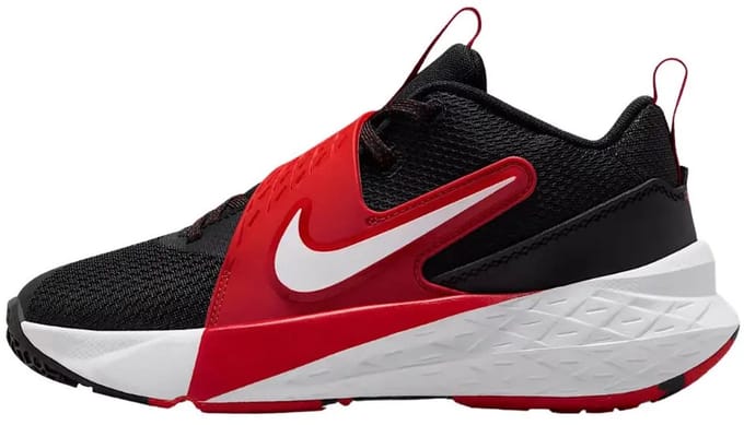 Nike team hustle d kids in de kleur zwart.