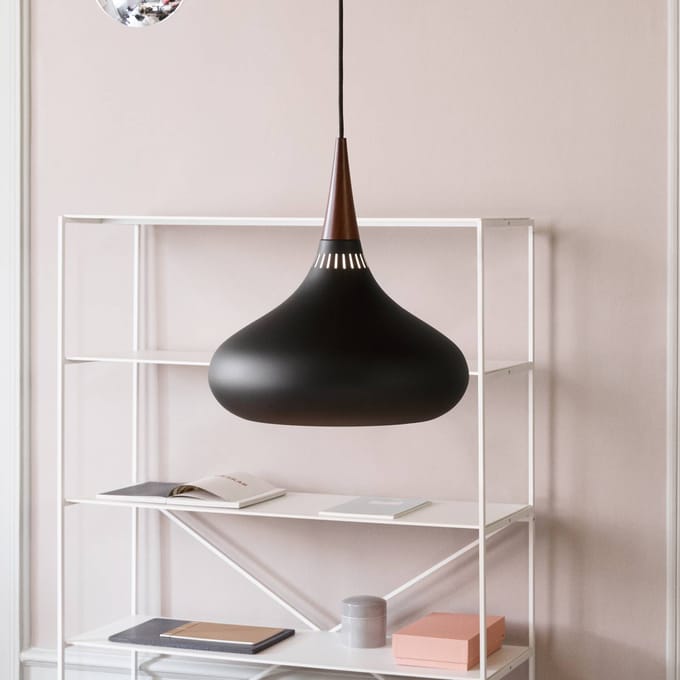 FRITZ HANSEN Orient P2 hanglamp zwart/roze Ø 34 cm