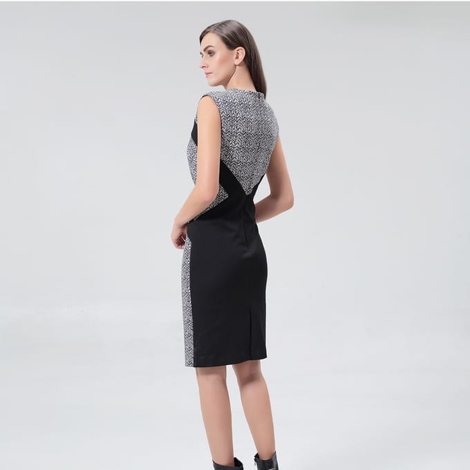 Fitcocktailjurk met geometrische print en trui garnering