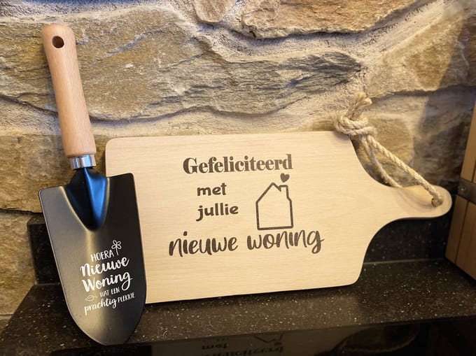 Creaties van Hier - Serveerplank - Tuinschep - Nieuwe Woning - 35 cm - Hout