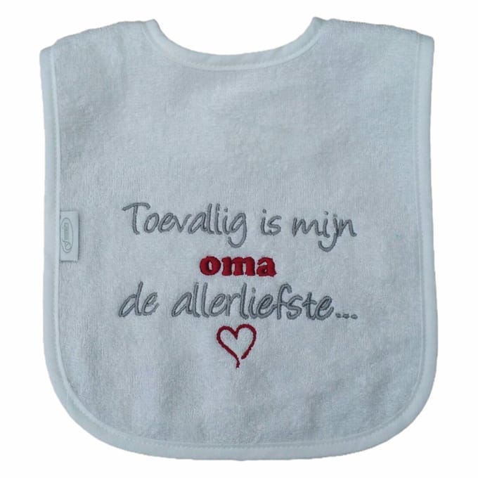 Witte slab met "Toevallig is mijn oma de allerliefste"