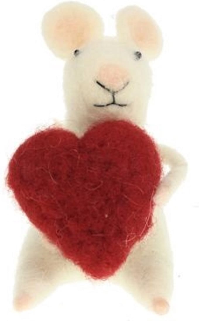 Muis met hart zittend vilt 4x9x11cm