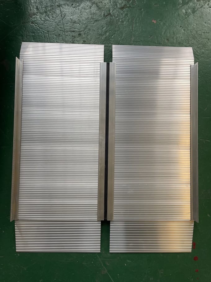 Oprijplaat aluminium 400 kg lengte 1200 mm x breedte 760 mm inklapbaar MW Tools ARP20120