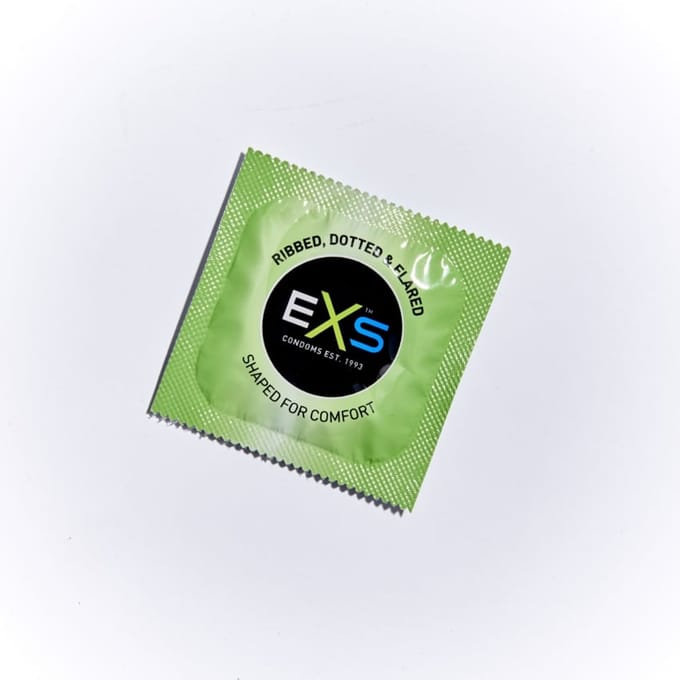 EXS - Geribbelde en nopjes condooms - 48 stuks