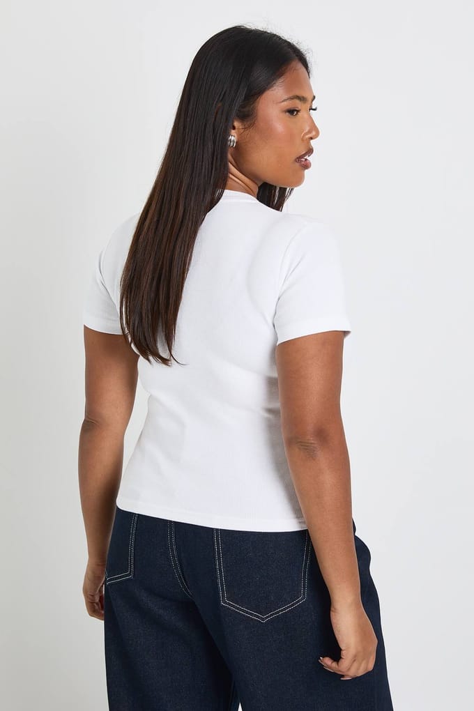 boohoo Dames Plus Basic Rib Korte Mouw Longline Getailleerde Top | Wit | Maat: 44