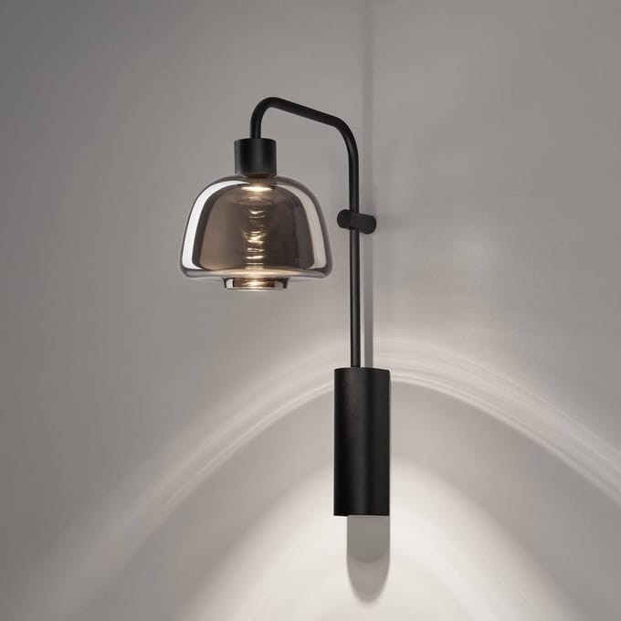 Bover LED wandlamp Drep A/04 rookgrijs glas, zwart 2.700K