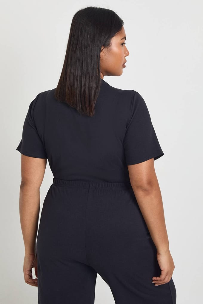 boohoo Dames Plus Ultra Zachte Aangegroeid Hals Korte Mouw Bodysuit | Black | Maat: 18