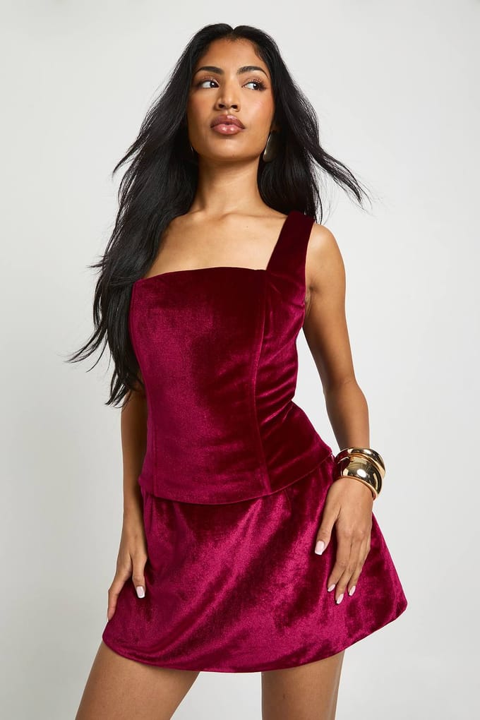 boohoo Dames Fluwelen A-lijn minirok | Burgundy | Maat: 8
