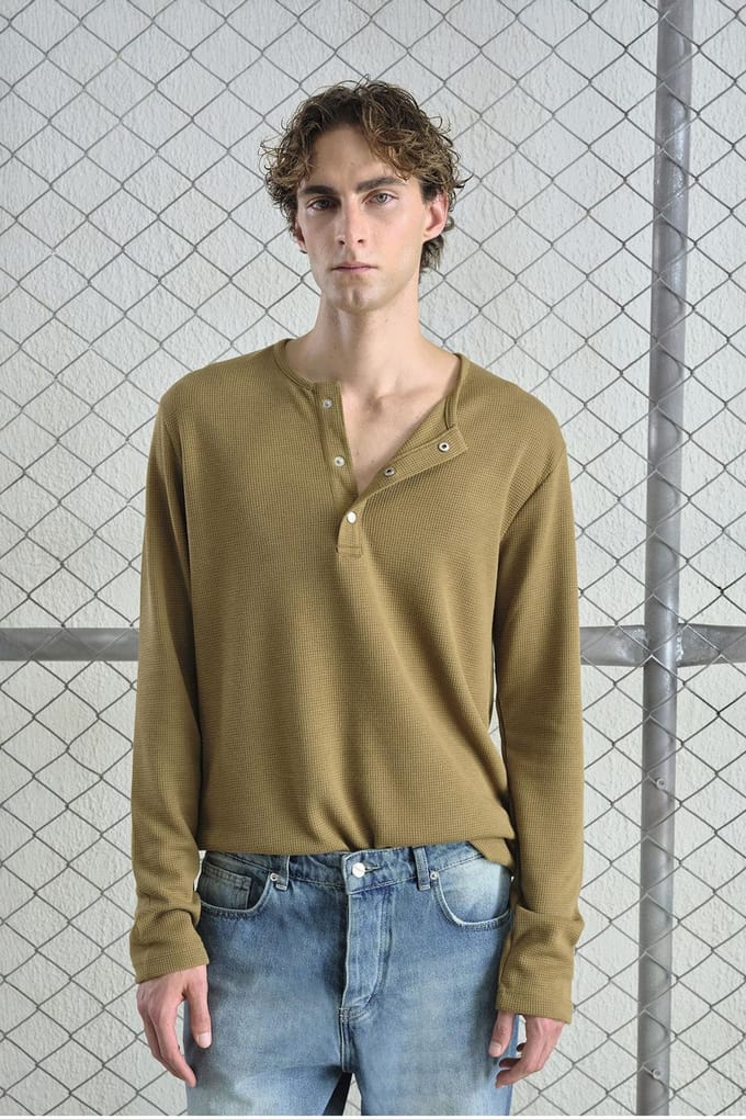Comfort Fit Lange Mouw Button-Kraag T-Shirt