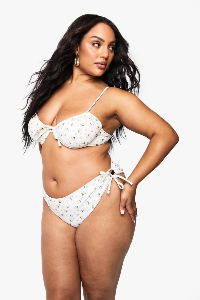 boohoo Dames Plus Ditsy Floral Gerimpte Bum Tie Zij Bikini Slip | Geel | Maat: 52