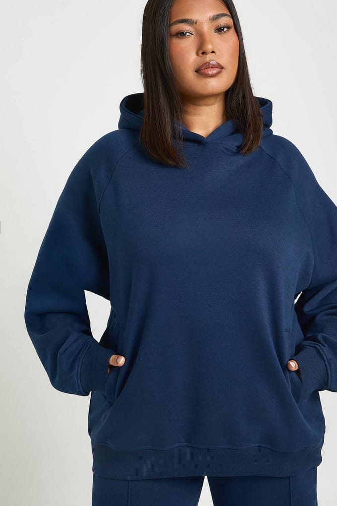 boohoo Dames Plus Core Basic Raglan Naad Oversized Hoodie | Marineblauw | Maat: 44