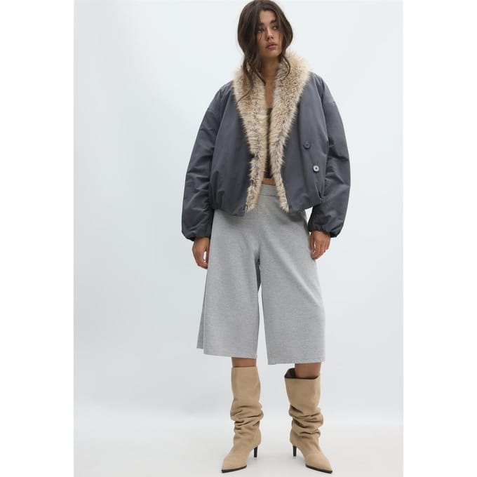 Stradivarius Gewatteerd jack met sjaalkraag van imitatiebont  Donkergrijs S