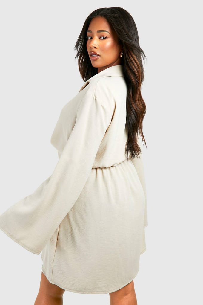 boohoo Dames Plus Hammered Twist Front Shift Jurk | Stone | Maat: 24