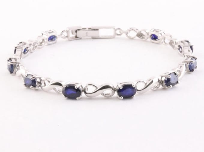 Zilveren tennisarmband met blauwe saffier