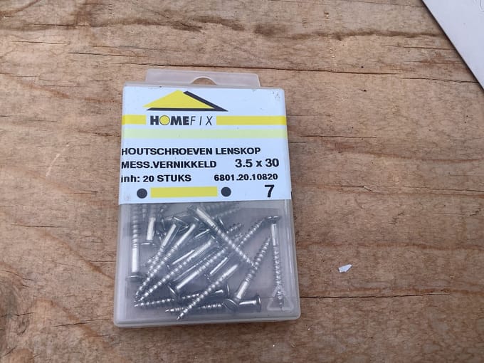 Houtschroef. Lenskop. 3.5 x30mm. Lang. Messein-vernikkeld. 20 stuks .Homefix.