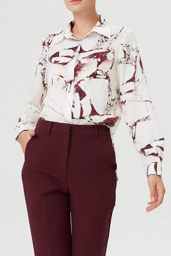 Recht shirt met marmeren effectprint