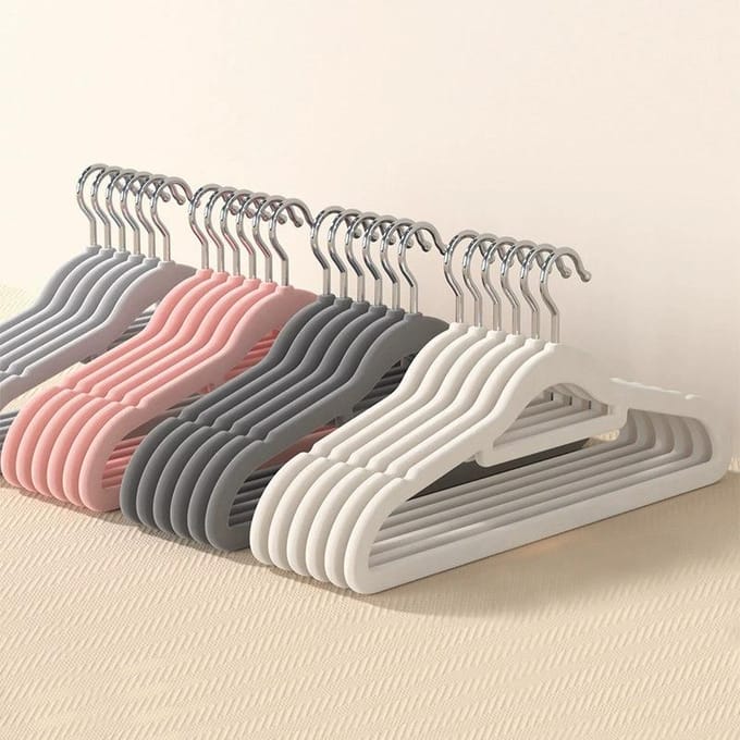 Antislip kledinghangers, merkloze kledingkast organizer, pakket stevige hangers beige
